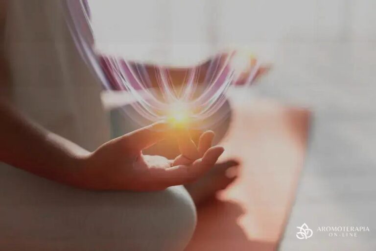 Aromaterapia e o Chakra Plexo Solar: Óleos Essenciais para Equilíbrio
